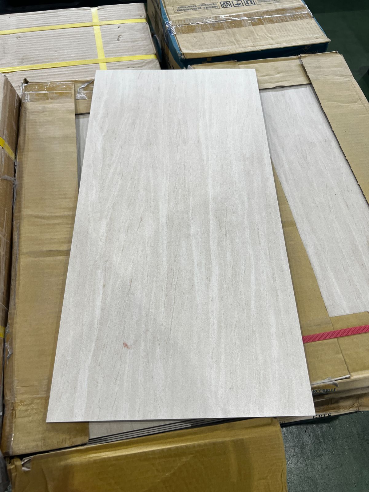 商品番号 A100528